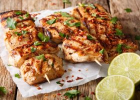 طريقة عمل دجاج مشوي بالأعشاب والليمون للرجيم