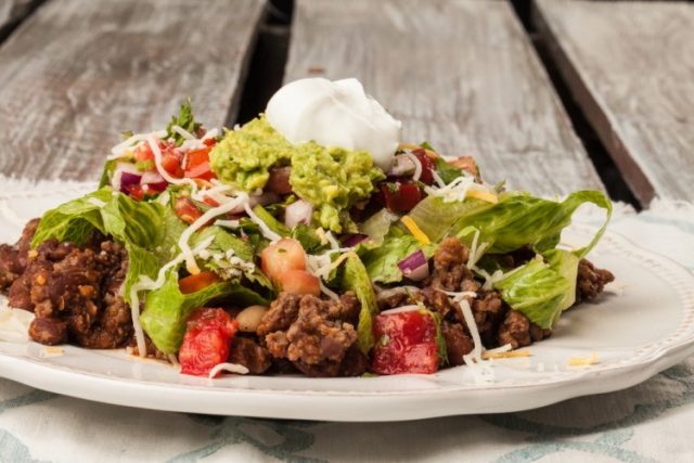 طريقة عمل سلطة التاكو مثل المطاعم