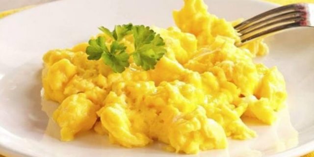 طريقة عمل بيض بالجبن