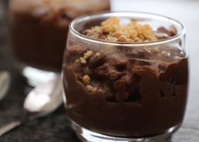 طريقة عمل حلى البسكويت بالنوتيلا والكريمة