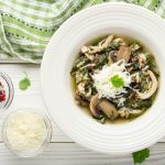 طريقة عمل شوربة الفطر بالسبانخ