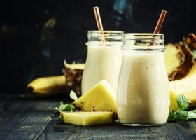 طريقة عمل سموذي الأناناس بحليب الصويا