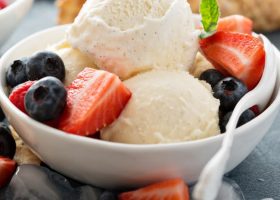 طريقة عمل آيس كريم بالحليب السائل