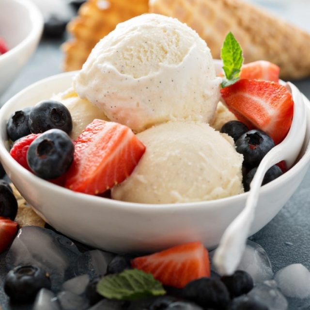 طريقة عمل آيس كريم بالحليب السائل