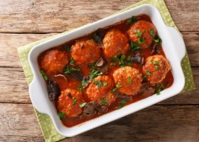 طريقة عمل كرات اللحم بالصلصة للرجيم