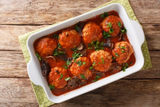 طريقة عمل كرات اللحم بالصلصة للرجيم