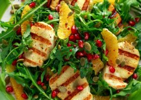 طريقة عمل سلطة جبن الحلوم والرمان