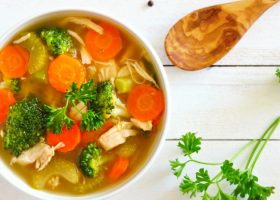 طريقة عمل شوربة الفراخ بالخضار