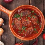 طريقة عمل كفتة الأرز بالصلصة