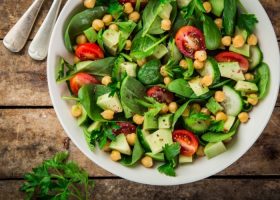 طريقة عمل سلطة الأفوكادو بالطماطم للرجيم