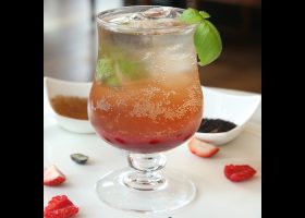 طريقة عمل شاي الورد بالتوت البارد