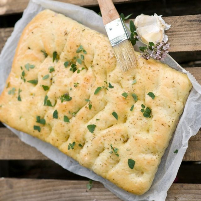 طريقة عمل معجنات بالجبن والثوم