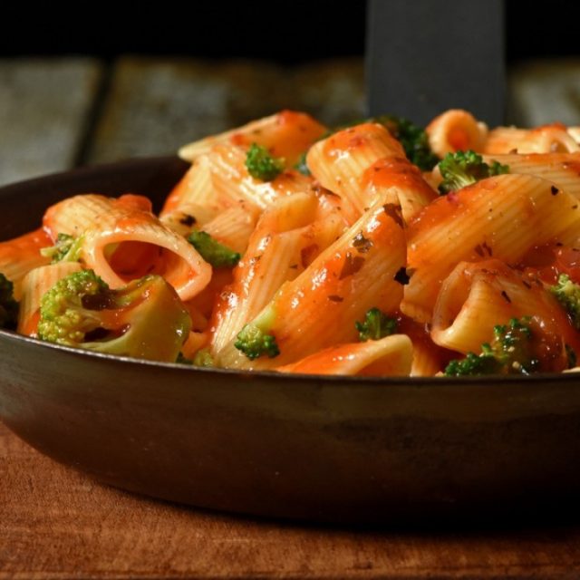 طريقة عمل مكرونة خالية من الجلوتين بالصلصة