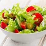 طريقة عمل سلطة الزيتون الأخضر