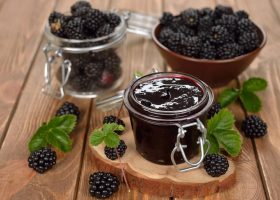 طريقة عمل مربى التوت الأزرق