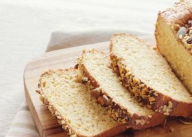 طريقة عمل خبز الكيتو بدقيق اللوز