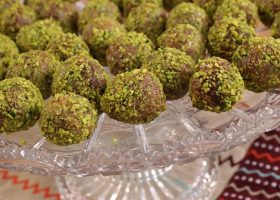 طريقة عمل كرات الشعيرية بالتمر