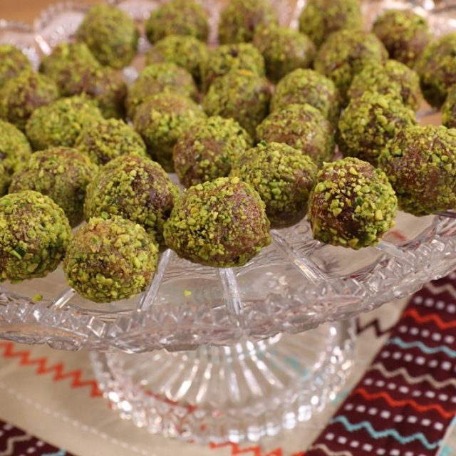 طريقة عمل كرات الشعيرية بالتمر