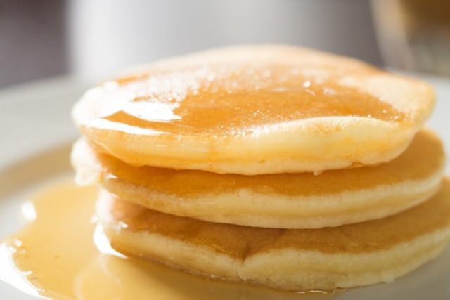 طريقة عمل فطائر مقلية بالعسل