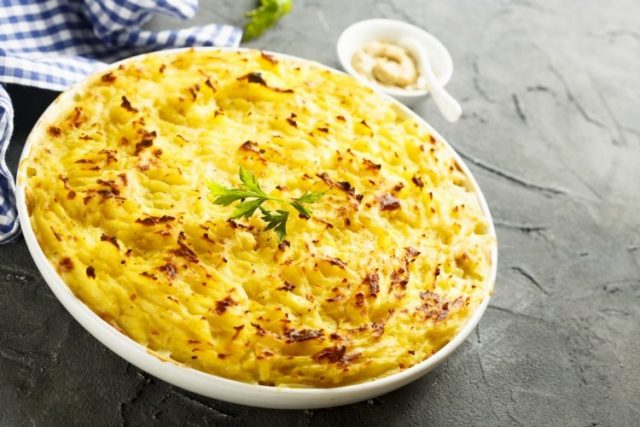 طريقة عمل فطيرة البطاطس بالسمك