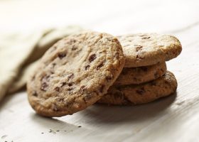 طريقة عمل كوكيز القرفة والشوكولاتة