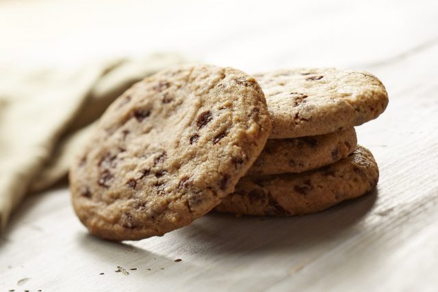 طريقة عمل كوكيز القرفة والشوكولاتة