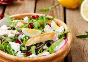 طريقة عمل سلطة خضراء بالجبن والرمان للرجيم