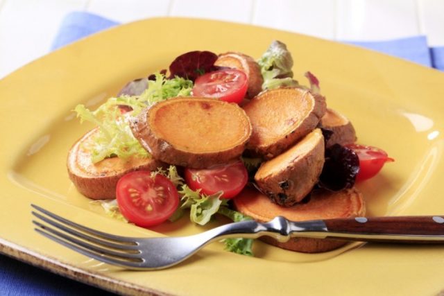 طريقة عمل سلطة البطاطا الحلوة