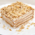 طريقة عمل كيك العسل بالبسكويت