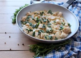 طريقة عمل دجاج بالكريمة والسبانخ
