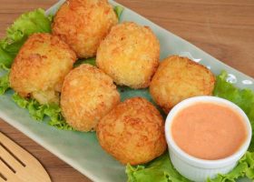 طريقة عمل كرات بطاطس بالدجاج