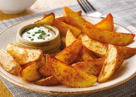 طريقة عمل بطاطس ودجز بالفرن