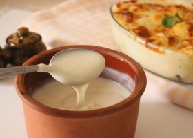 طريقة عمل البشاميل بالجبن والقشطه