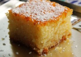 طريقة عمل كيكة البسبوسة بالزبادي