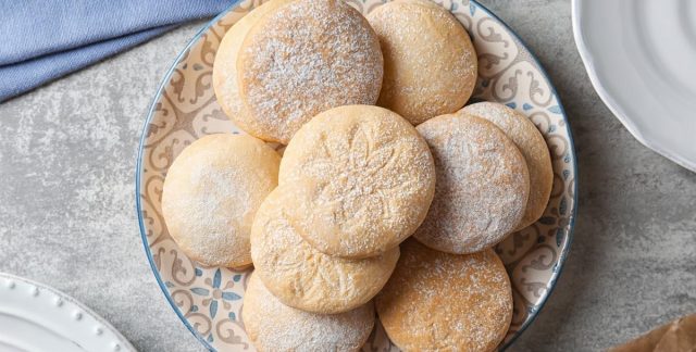 طريقة عمل بسكويت السميد