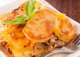 طريقة عمل صينية البطاطس باللحم المفروم