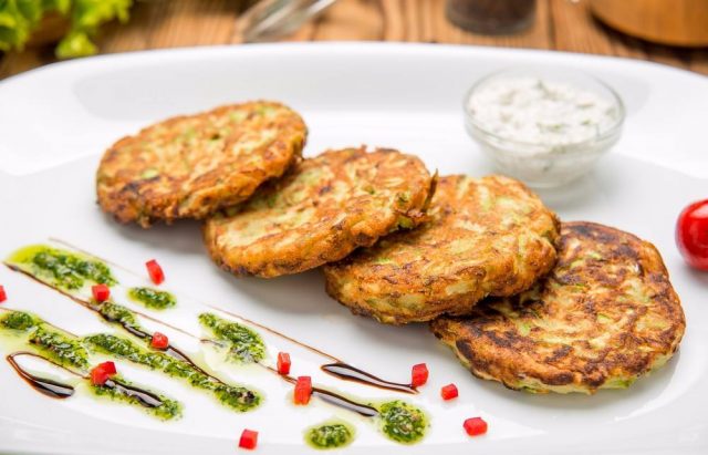 طريقة عمل أقراص الكوسا المقلية بالبقسماط