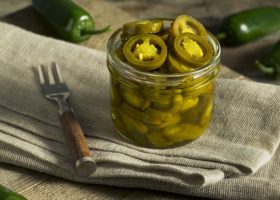 طريقة عمل مخلل الهلابينو الحار