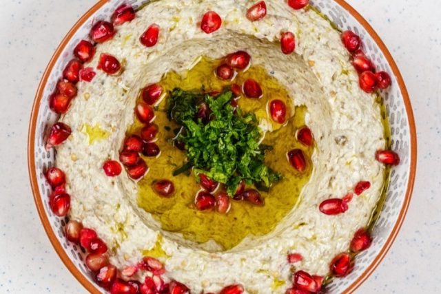 طريقة عمل متبل بالرمان