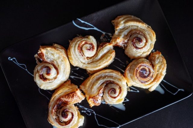 طريقة عمل حلى البف باستري بالقرفة