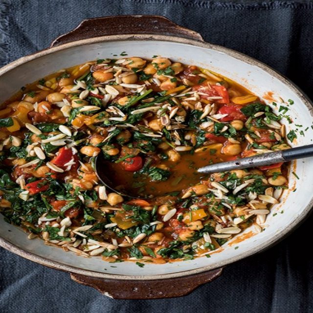 طريقة عمل يخنة الحمص واللوز الإسباني