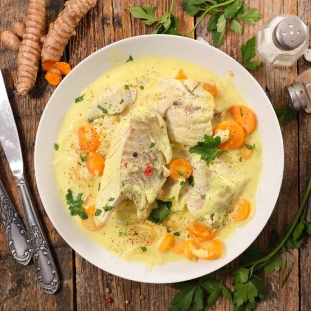 طريقة عمل فيليه السمك بالكاري والكريمة