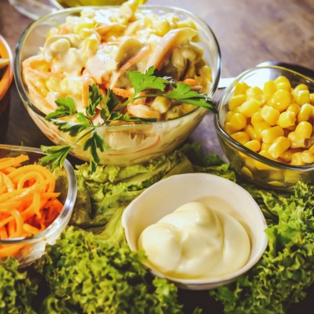 طريقة عمل سلطة المطاعم بصوص الزبادي