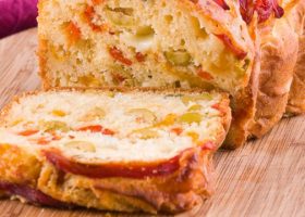 طريقة عمل الكيكه المالحه بالجبن والخضار