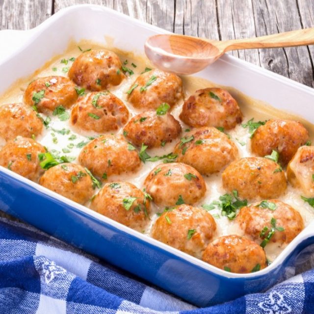 طريقة عمل كرات الدجاج بالفرن للرجيم