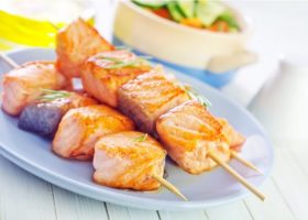 طريقة عمل أصابع السمك المشوية للرجيم