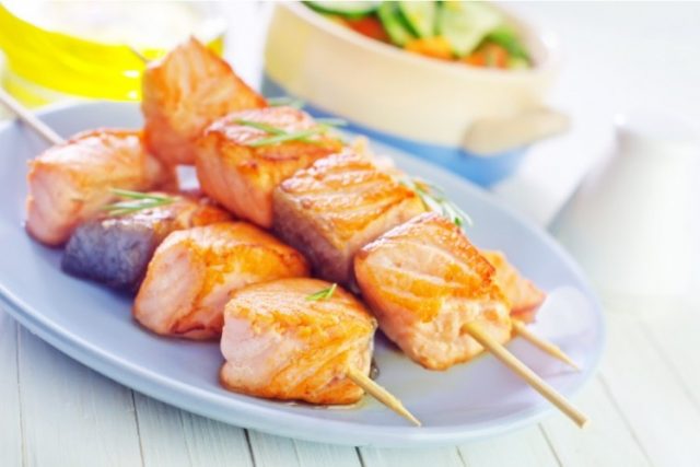 طريقة عمل أصابع السمك المشوية للرجيم