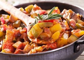 طريقة عمل طاجن خضار مشكل