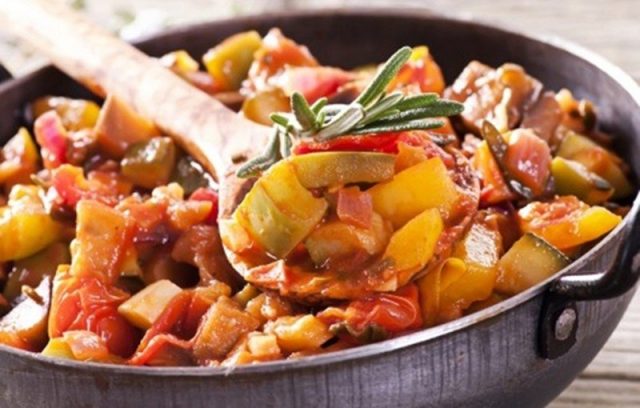 طريقة عمل طاجن خضار مشكل