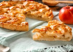 طريقة عمل فطيرة التفاح السهلة والسريعة